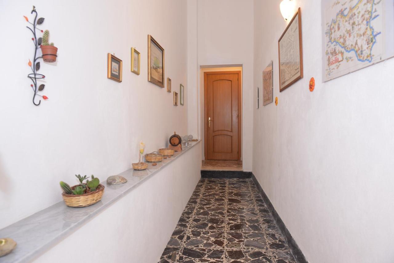 Apartamento La Finestra Sul Cortile Da Alberto Avola Exterior foto