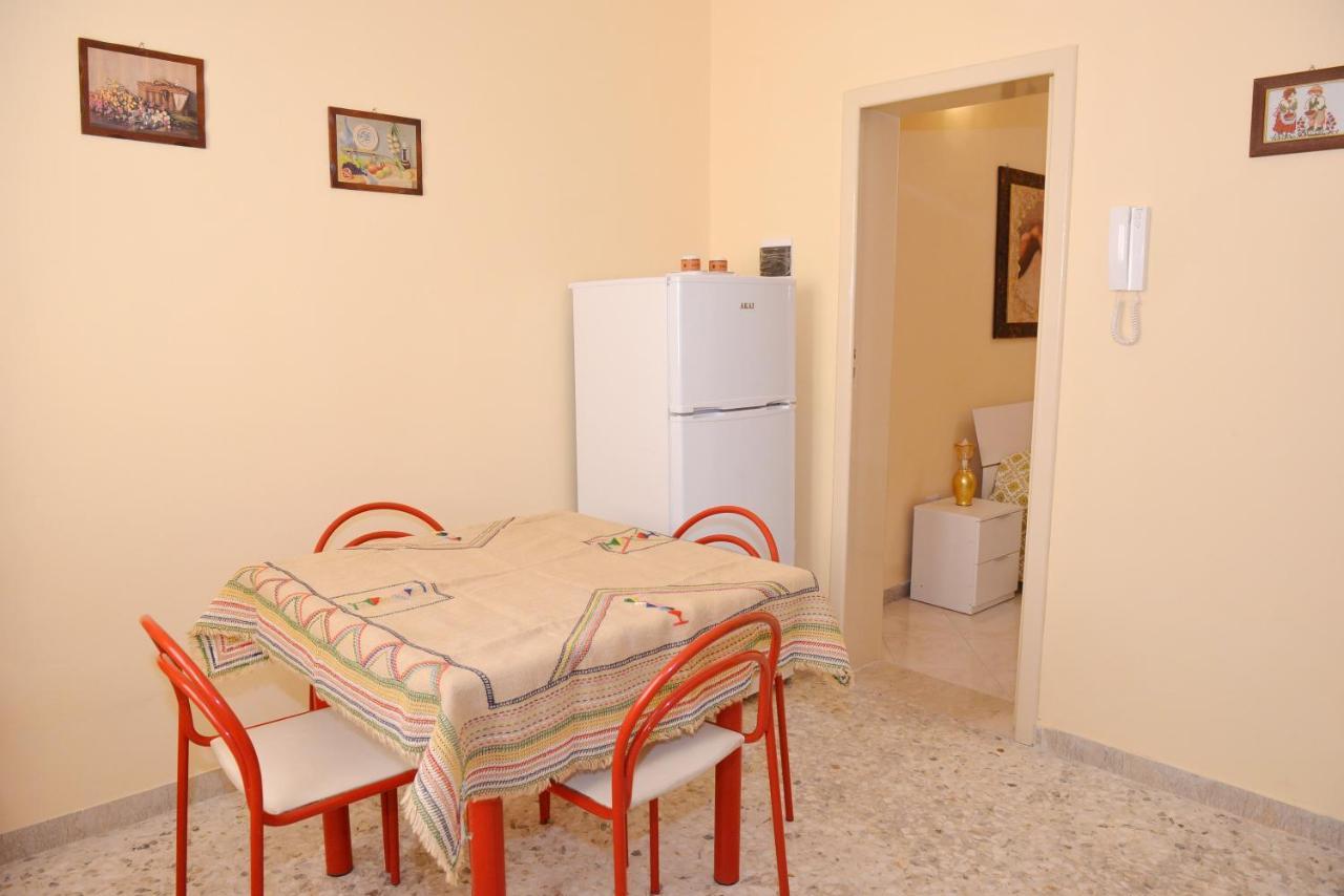 Apartamento La Finestra Sul Cortile Da Alberto Avola Exterior foto